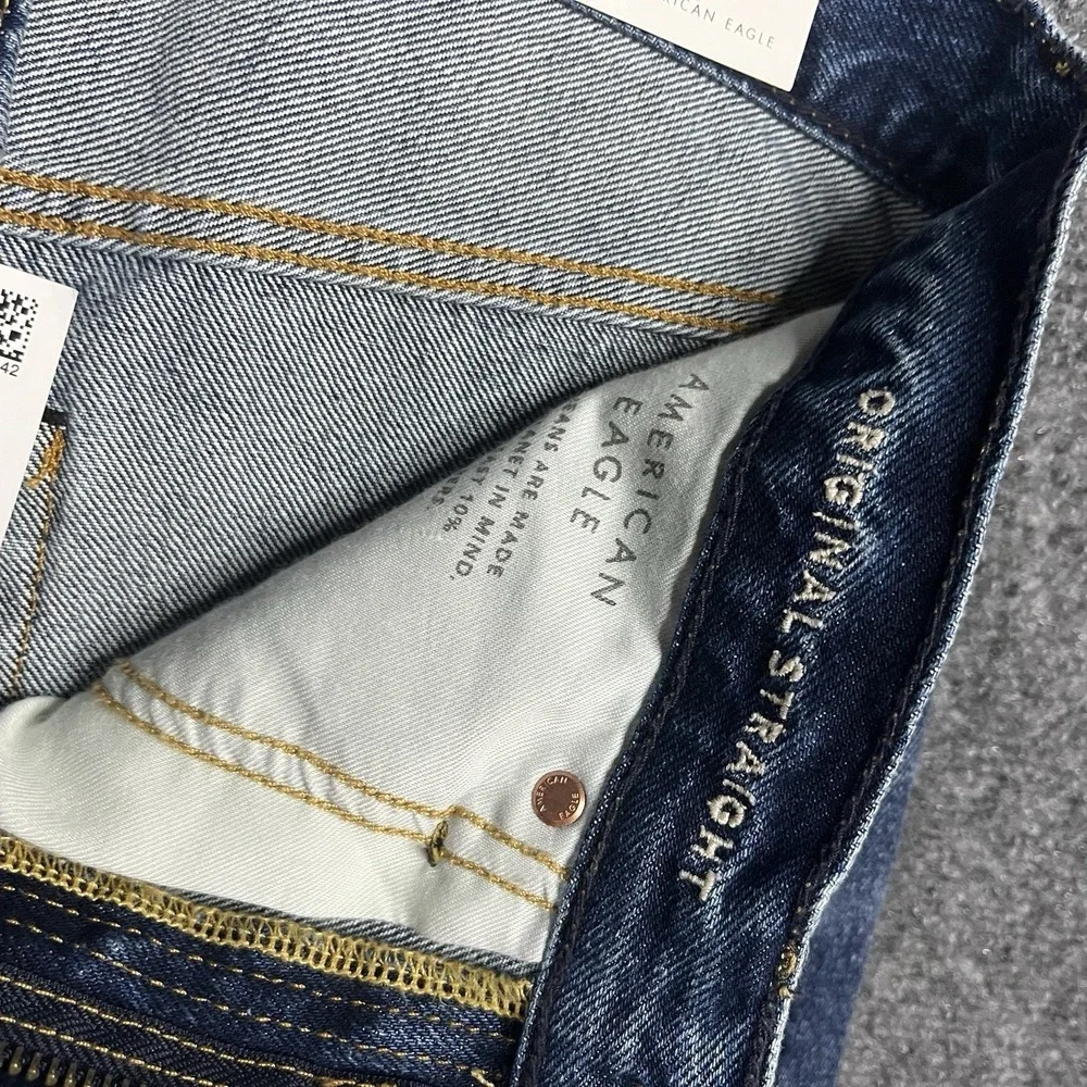 NWT American Eagle Outfitters Original‎ Straight Leg Destroyed Medium Wash 32x32